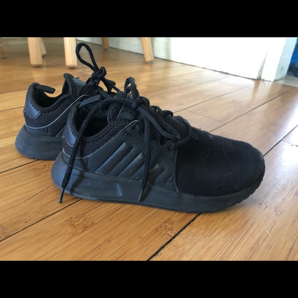 Adidas Boys Black Sneakers Sz 1.5 - Picture 2 of 4